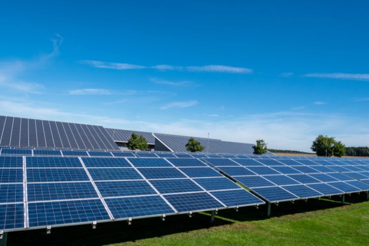what is the difference between a solar park and a solar farm - How to build a large-scale PV Park
